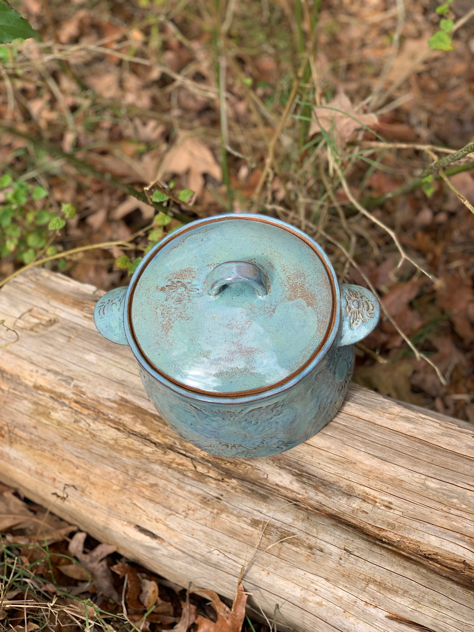 2 qt Lidded Rustic Sunflower and Bee casserole dish