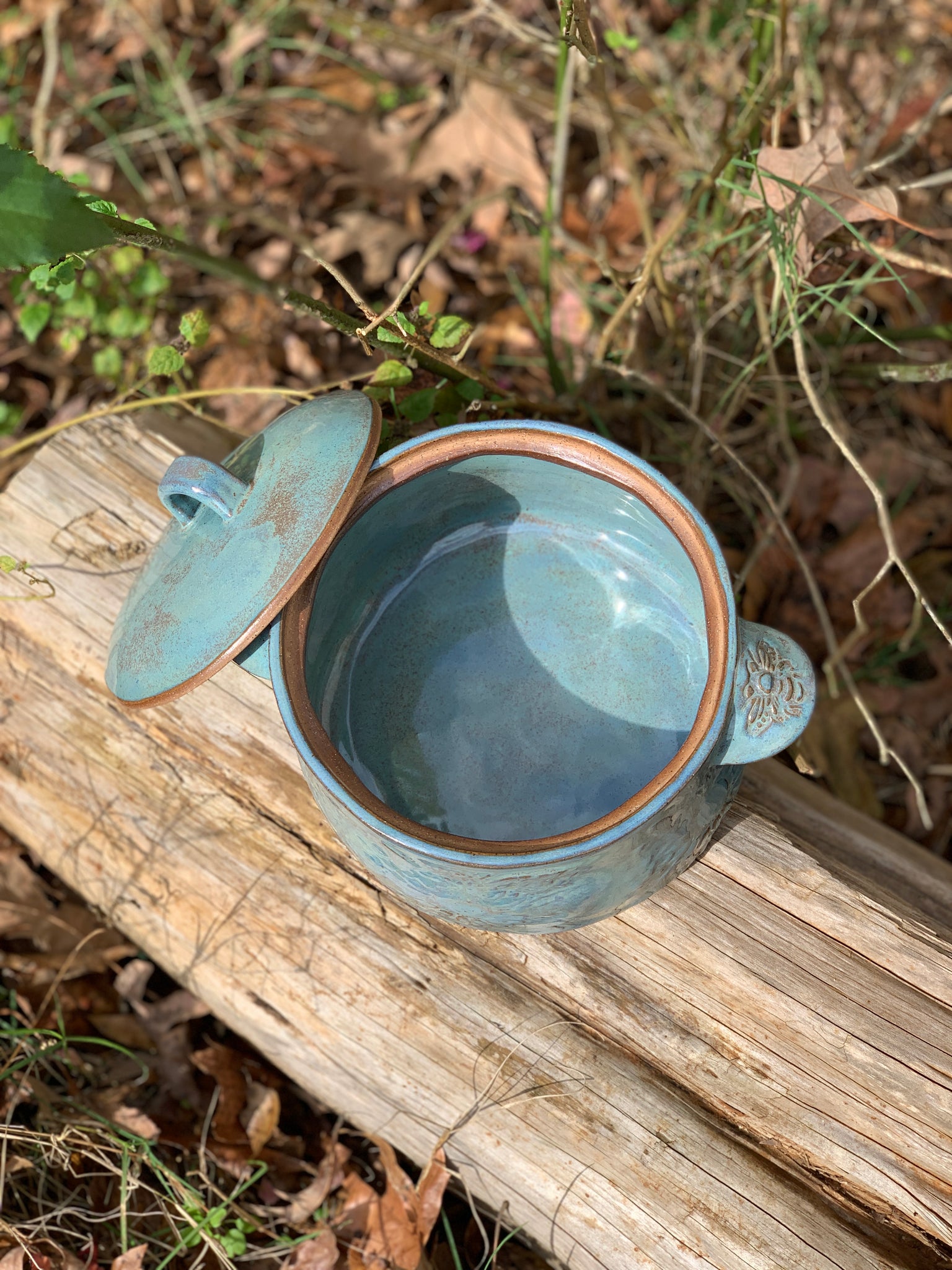 2 qt Lidded Rustic Sunflower and Bee casserole dish