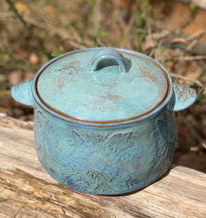 2 qt Lidded Rustic Sunflower and Bee casserole dish